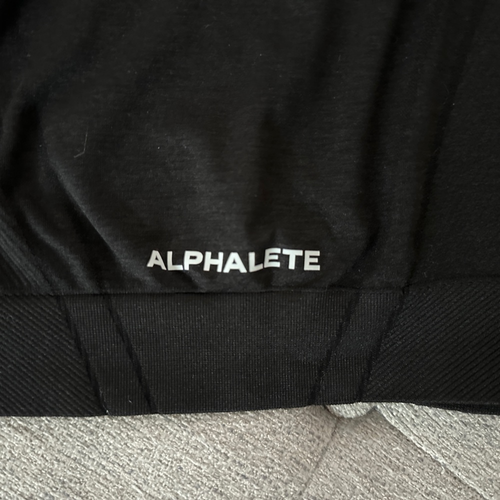 LIKE NEW Alphalete Cropped Stratus Seamless Tank - Picture 6 of 6